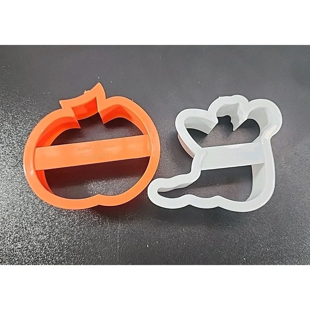 SET OF 2 Vintage FUN Run‎ Plastic Halloween Cookie Cutters  Pumpkin Ghost